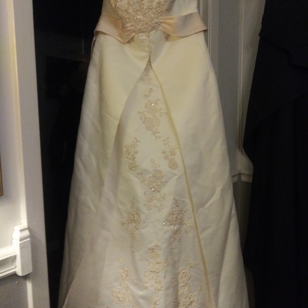 Ivory and blush halter wedding dress size 16 - Picture 3 of 3